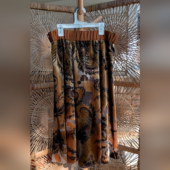 Coldwater Creek Elegant Brown Paisley Velvet Feel Skirt_Med - Picture 4 of 6